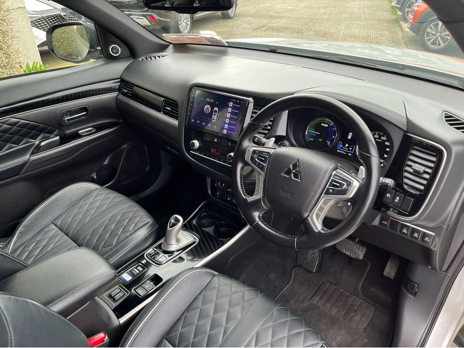 2020 Mitsubishi Outlander - image 16