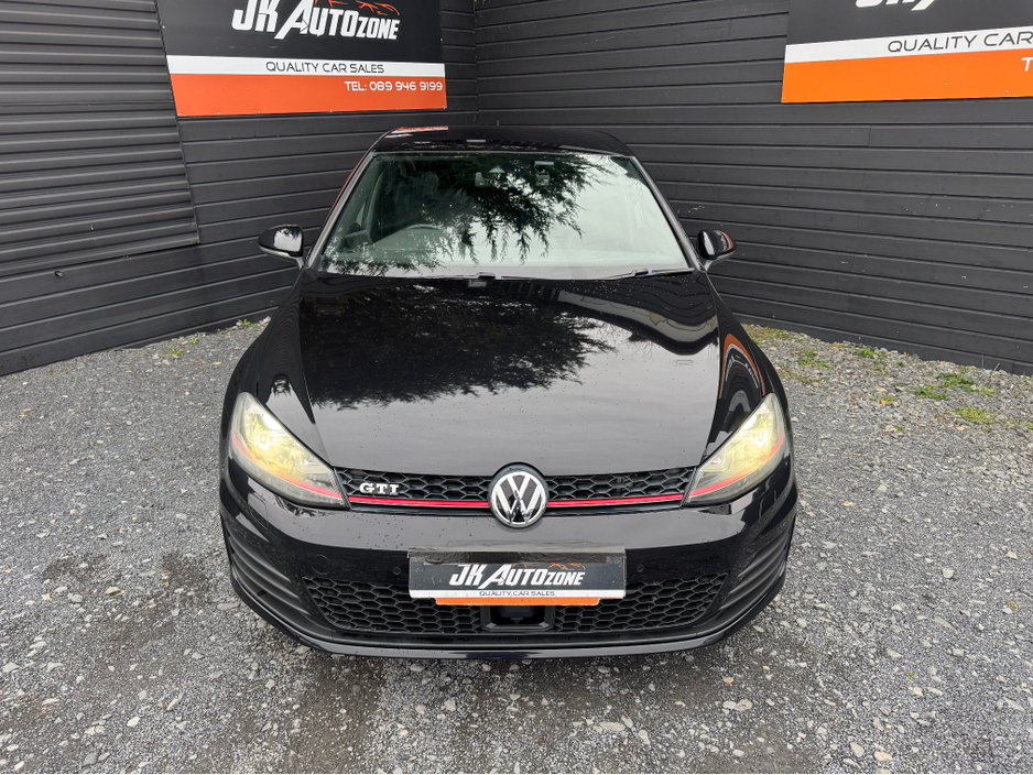 2014 Volkswagen Golf - image 3