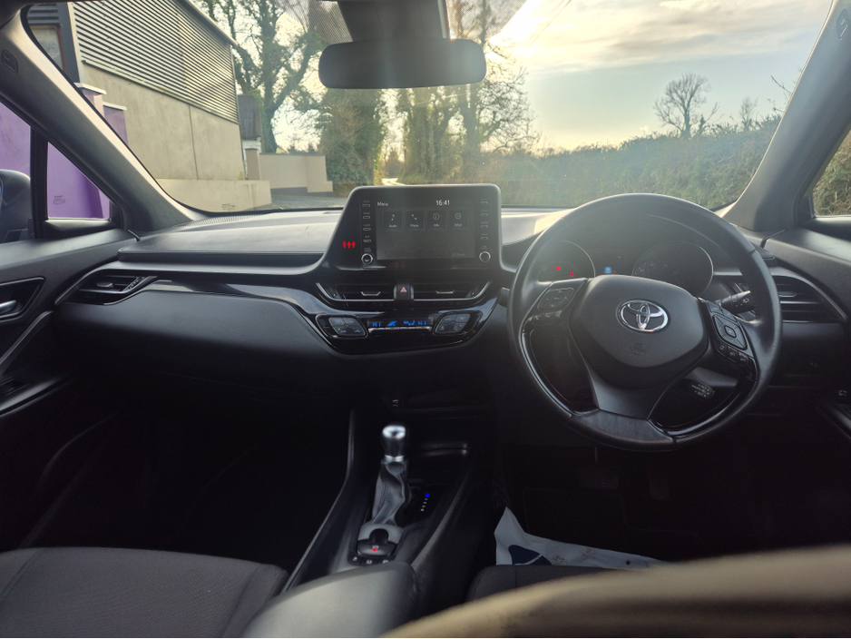 2023 Toyota C-HR - image 8