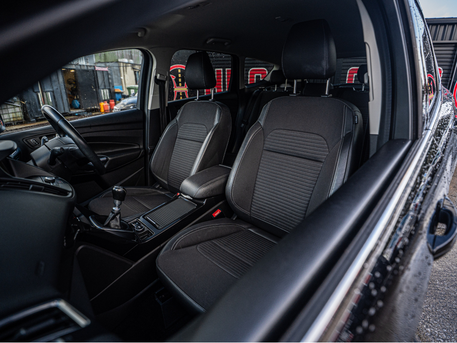 2017 Ford Kuga 2017 Kuga 1.5d TITANIUM/High spec/1yr warranty €15,888