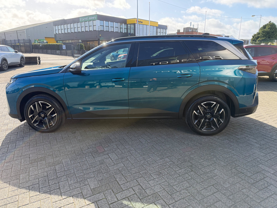 2025 Peugeot 5008 - image 8
