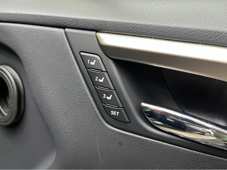 2020 Lexus RX 450hL - image 14