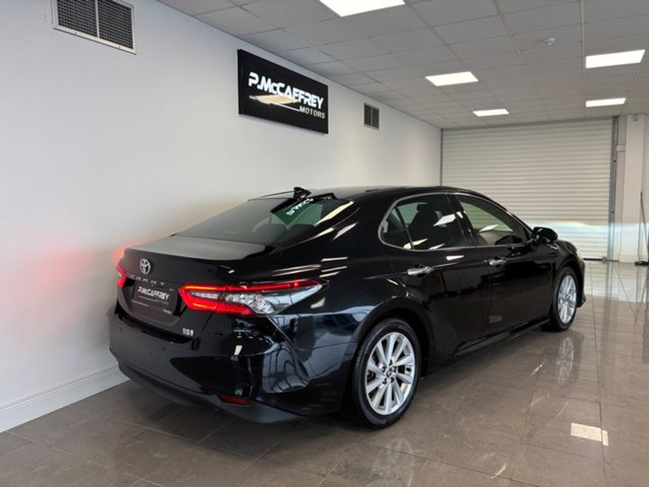 2021 Toyota Camry - image 6