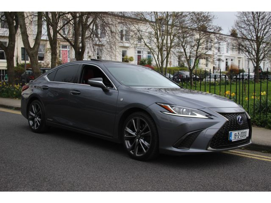 2019 Lexus ES 300 H - image 11