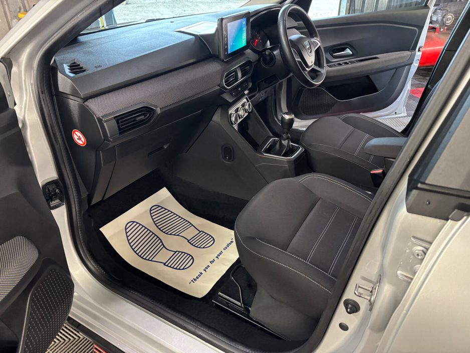 2022 Dacia Jogger - image 15