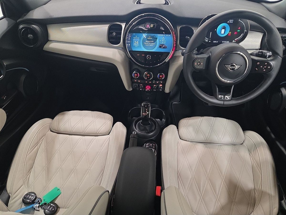 2023 MINI Hatch - image 4