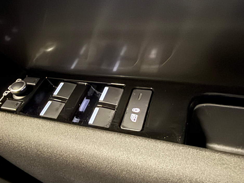 2022 Land Rover Range Rover Velar - image 24