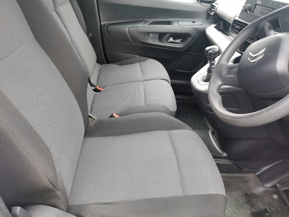 2021 Citroen Berlingo - image 12