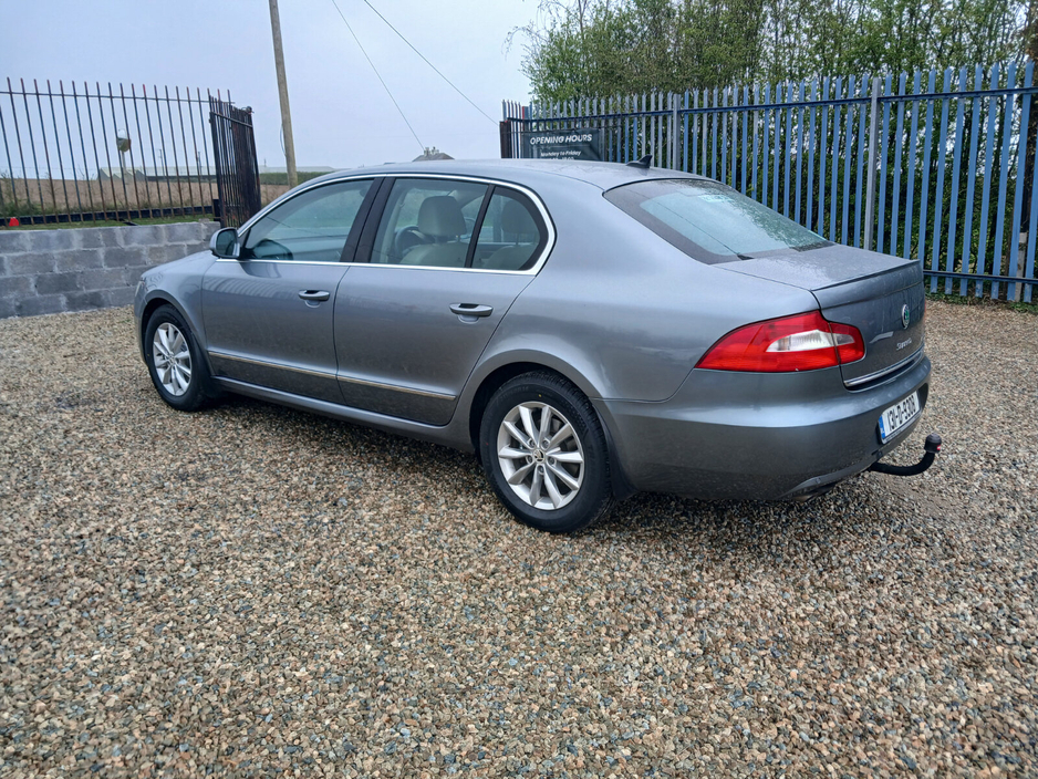 2013 Skoda Superb - image 7