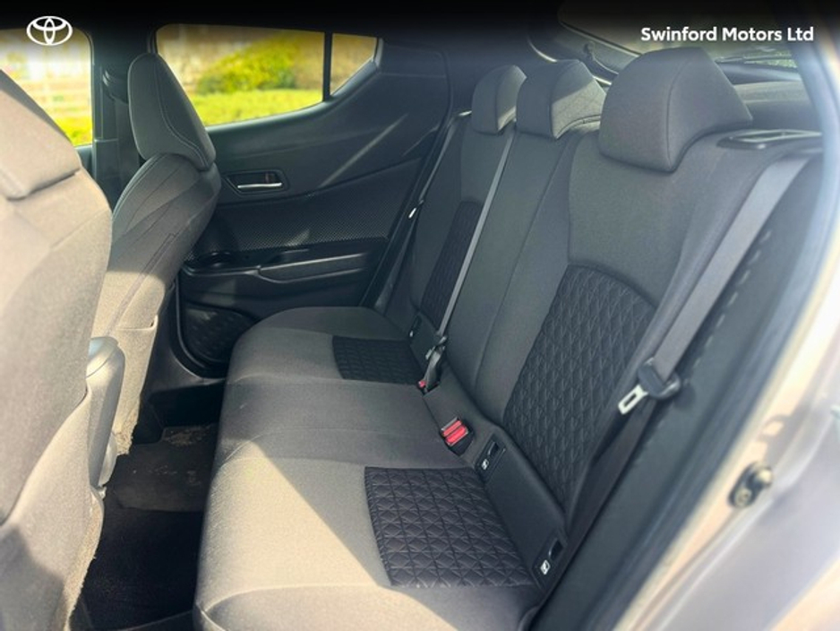 2022 Toyota C-HR - image 8