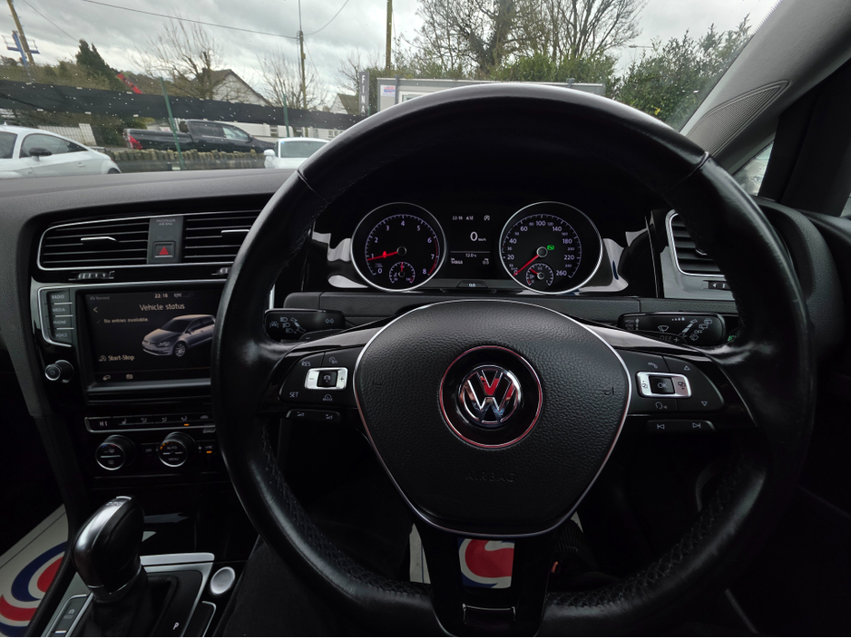 2015 Volkswagen Golf - image 23