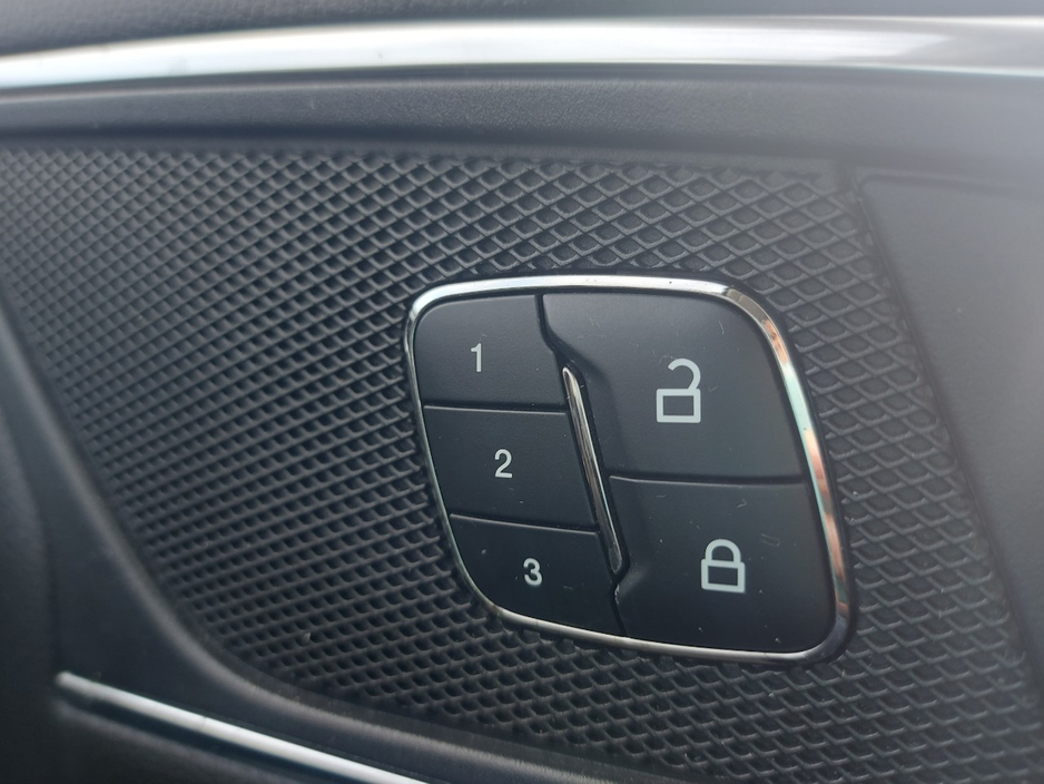 2016 Ford Galaxy - image 13