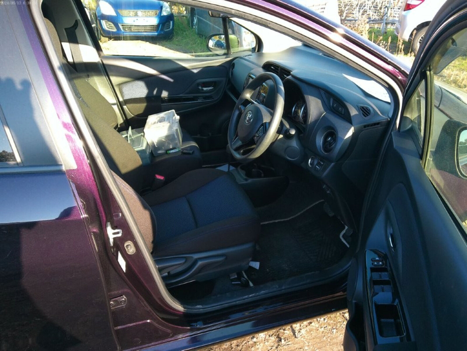 2016 Toyota Yaris - image 5