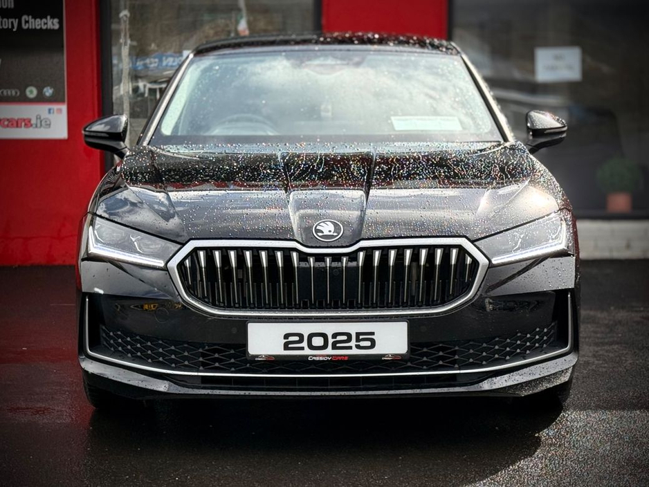 2025 Skoda Superb - image 2