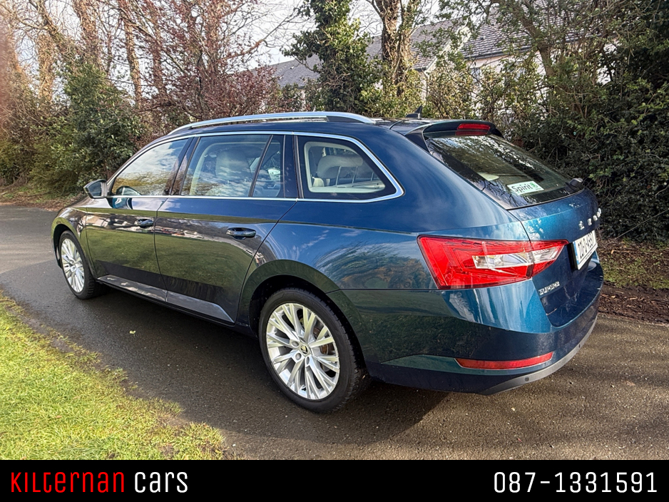 2022 Skoda Superb - image 6