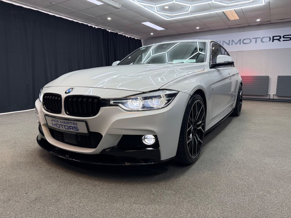 2017 BMW 3 Series - image 3