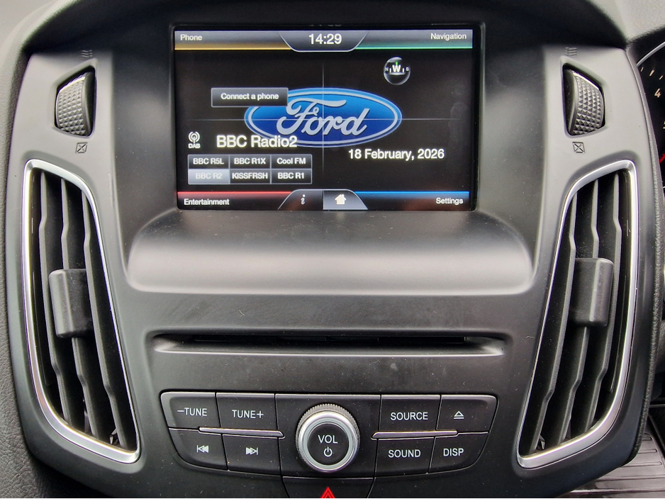 2015 Ford Focus - image 17