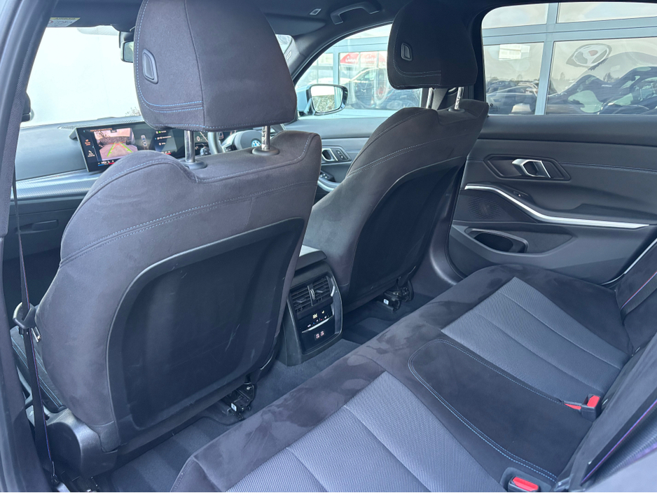 2025 BMW 3 Series - image 16
