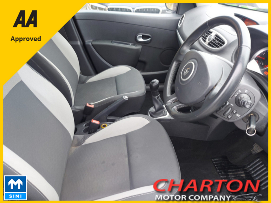 2011 Renault Clio - image 5
