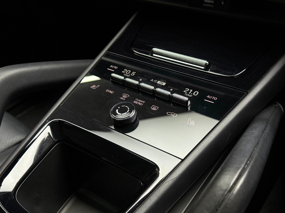 2024 Porsche Cayenne - image 24