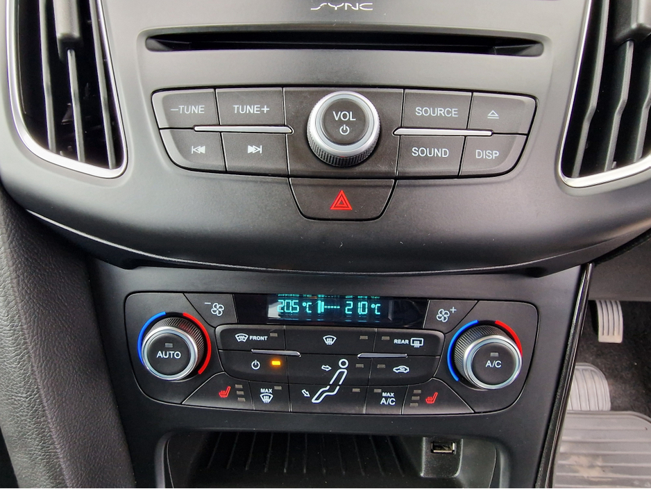 2016 Ford Focus - image 26