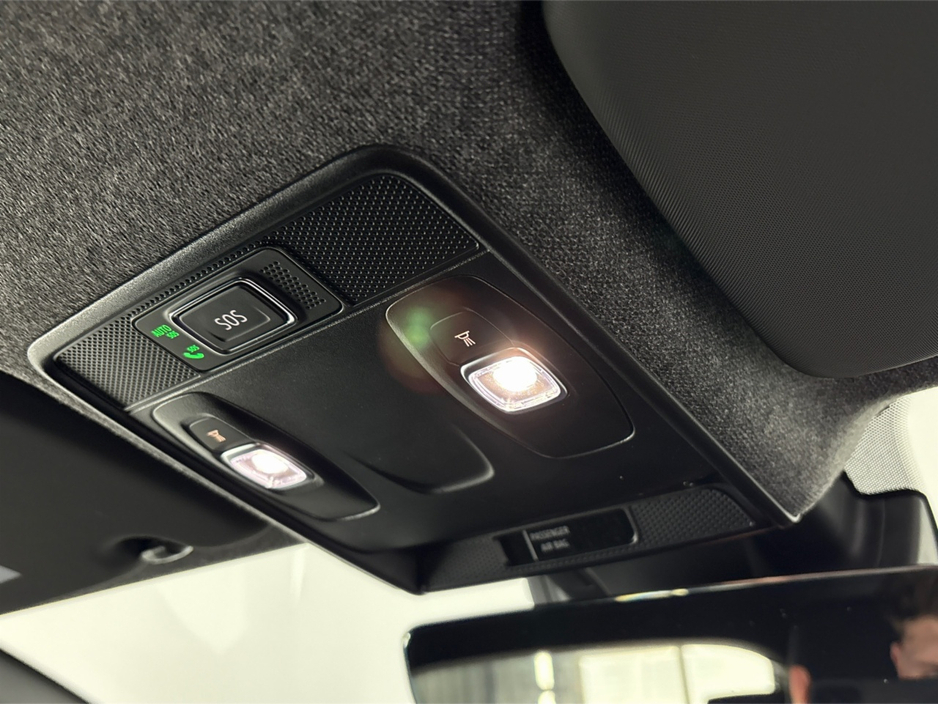 2025 Renault Clio ESPRIT ALPINE TCE90**HEATED MULTIFUNCTIONAL STEERING WHEEL**HEATED HALF LEATHER SPORT SEATS**DIGITAL DASH**TOUCH SCREEN APPLE CAR PLAY**DRIVE MODES**17" BLACK ALLOYS**ISOFIX**FINANCE AVAILABLE