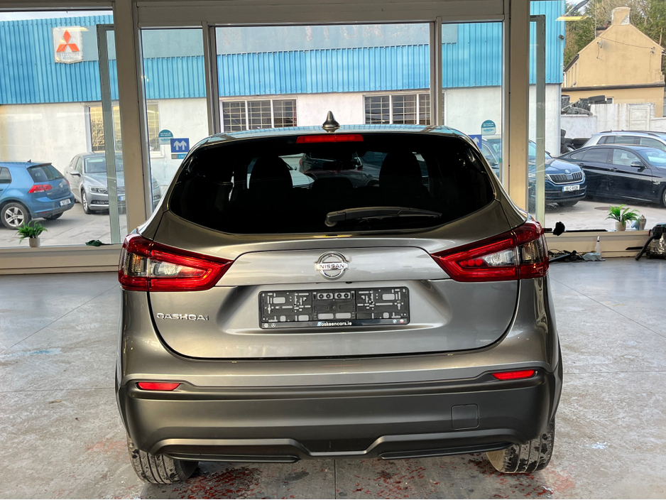 2017 Nissan Qashqai - image 4