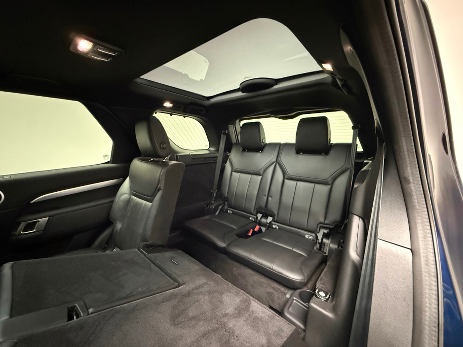 2020 Land Rover Discovery - image 16