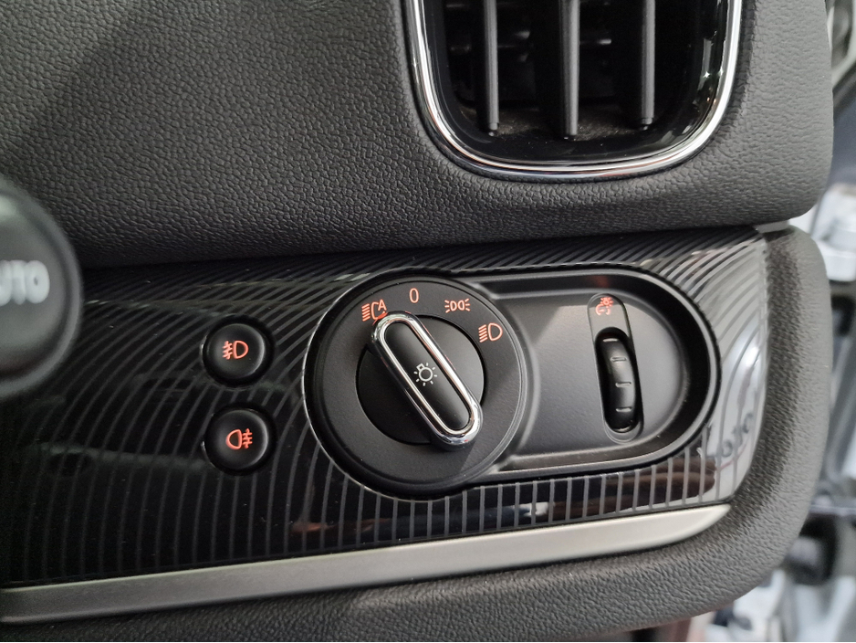 2021 MINI Countryman SE ALL4 EXCLUSIVE (PLUG IN HYBRID) AUTOMATIC **ONE OWNER / HUGE SPEC / APPLE CARPLAY / CRUISE CONTROL / FULL BLACK LEATHER / HEATED FRONT SEATS / REVERSE CAMERA / REAR TINTED GLASS / SAT NAV** €27,900