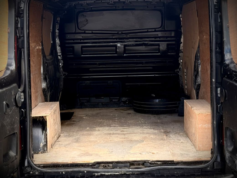 2023 Renault Trafic - image 20