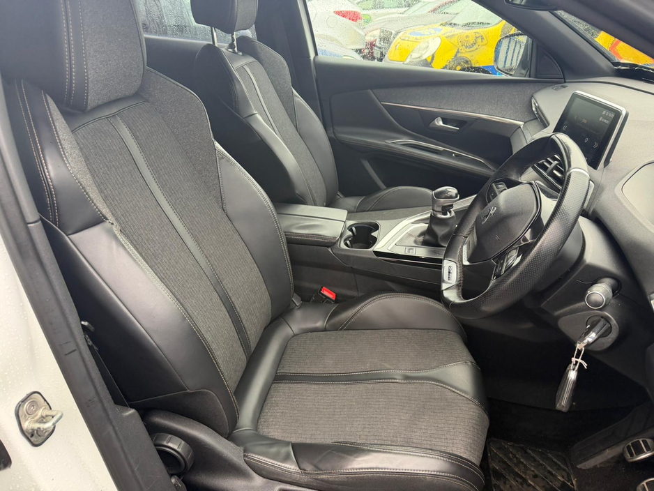 2017 Peugeot 3008 - image 12