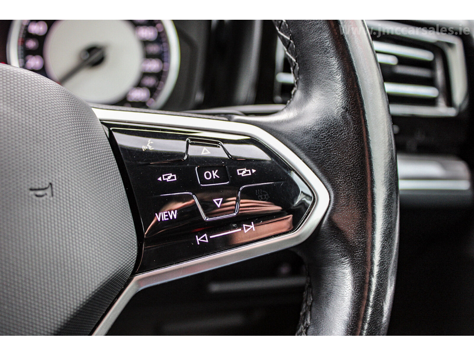 2021 Volkswagen Touareg - image 22