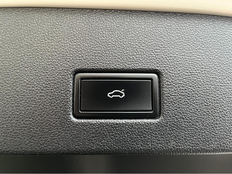 2023 Volkswagen T-Roc STYLE 1.0 PETROL //HIGH SPEC//HALF LEATHER HEATED SEATS//PANORAMIC GLASS ROOF//SAT NAV//REVERSE CAMERA// €27,950