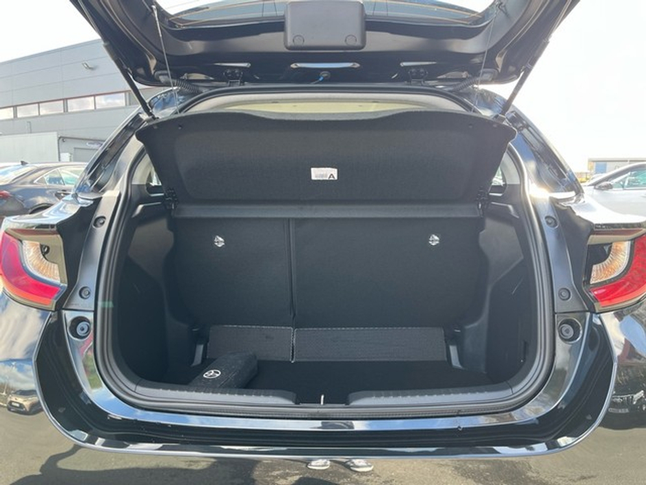 2025 Toyota Yaris - image 10