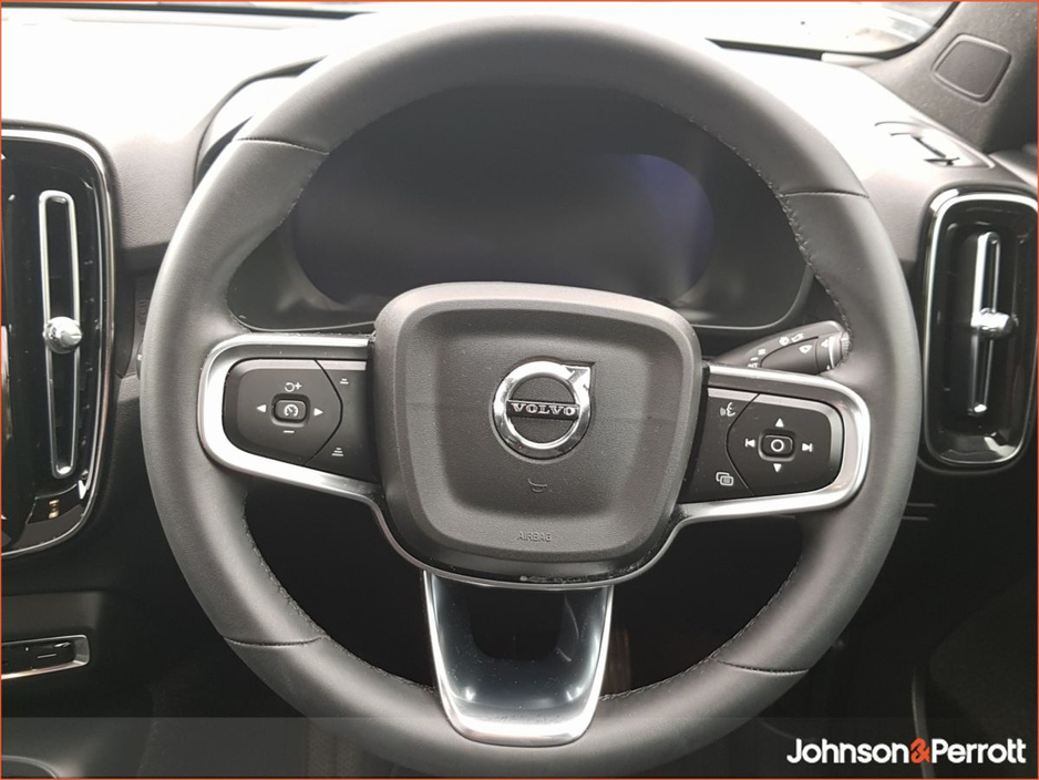 2023 Volvo C40 - image 9