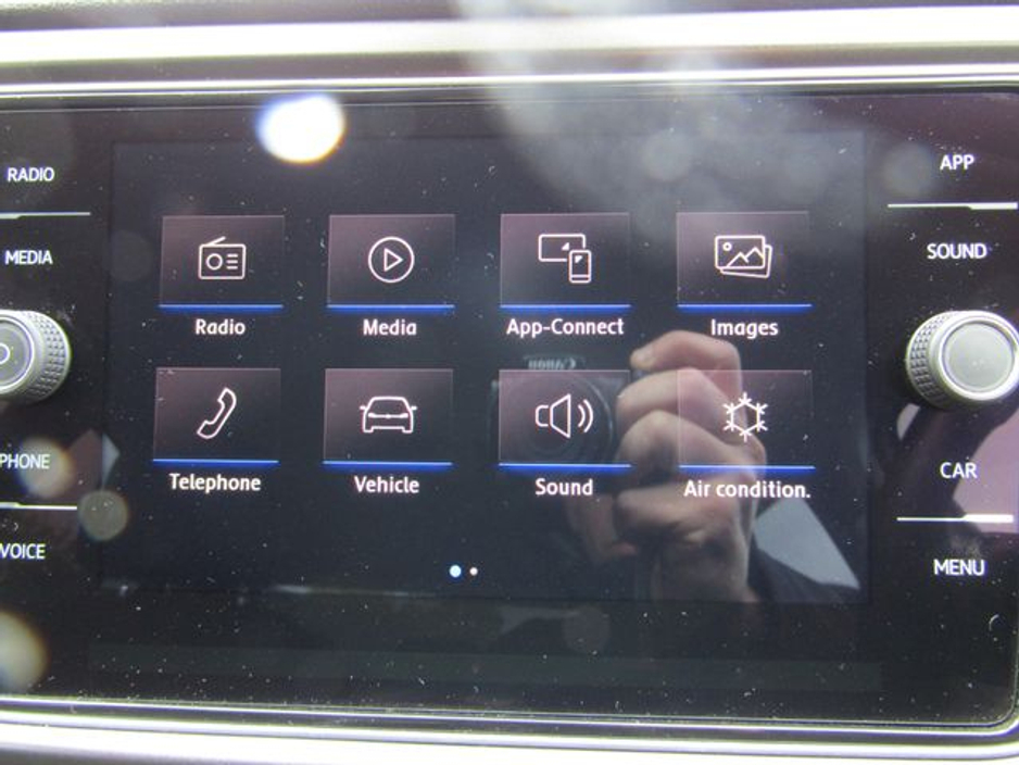 2019 Volkswagen T-Roc - image 24