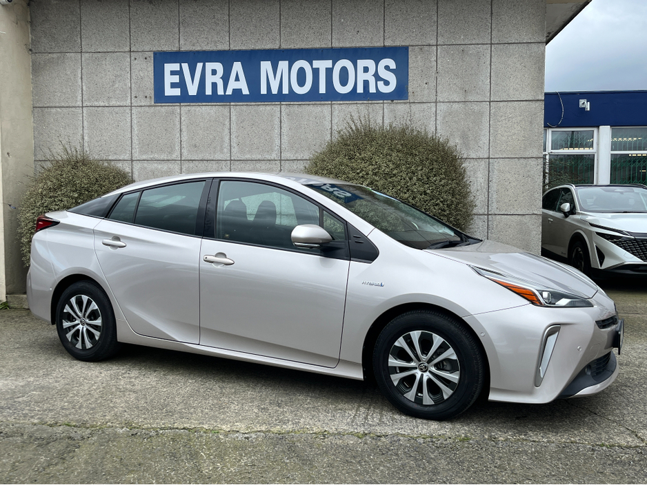 2020 Toyota Prius - image 3