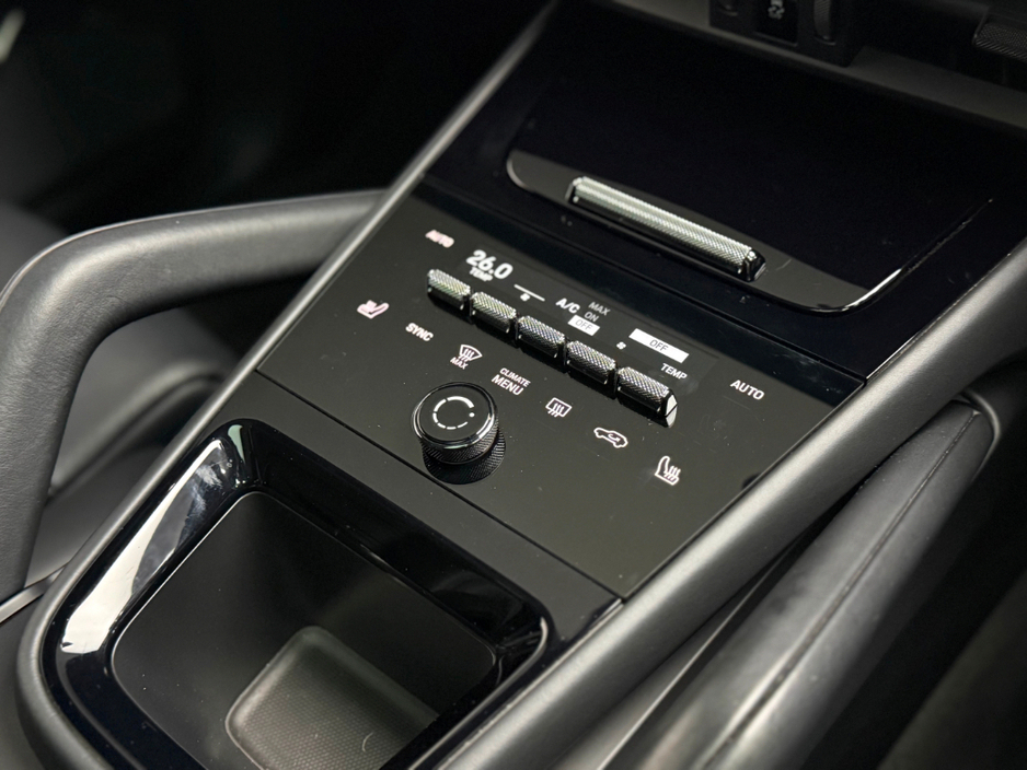 2024 Porsche Cayenne - image 26