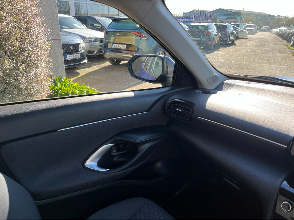 2024 Toyota Yaris - image 15