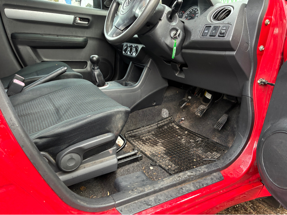 2007 Suzuki Swift - image 10