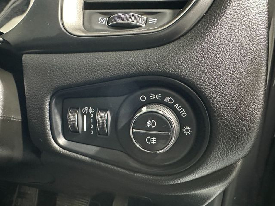 2024 Jeep Renegade - image 21