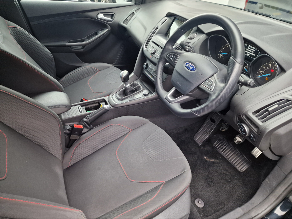 2018 Ford Focus - image 13