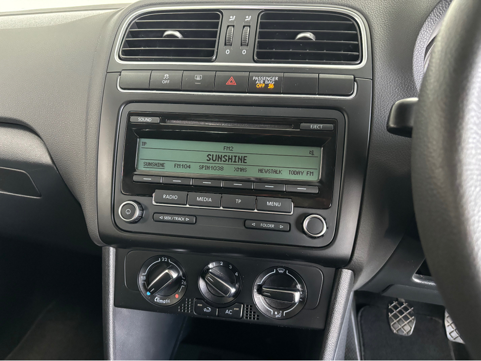 2011 Volkswagen Polo - image 8