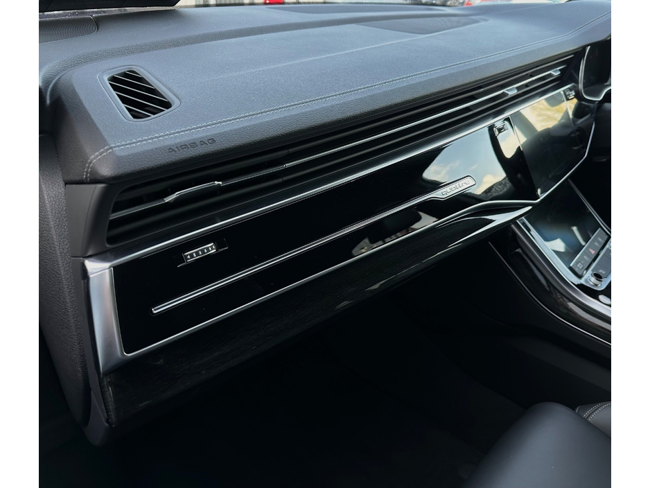 2025 Audi Q7 - image 12