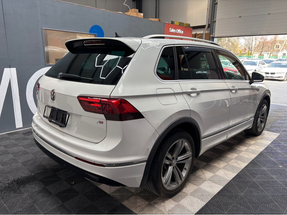 2017 Volkswagen Tiguan - image 2