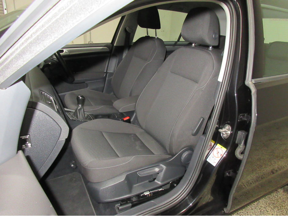 2019 Volkswagen Golf - image 12