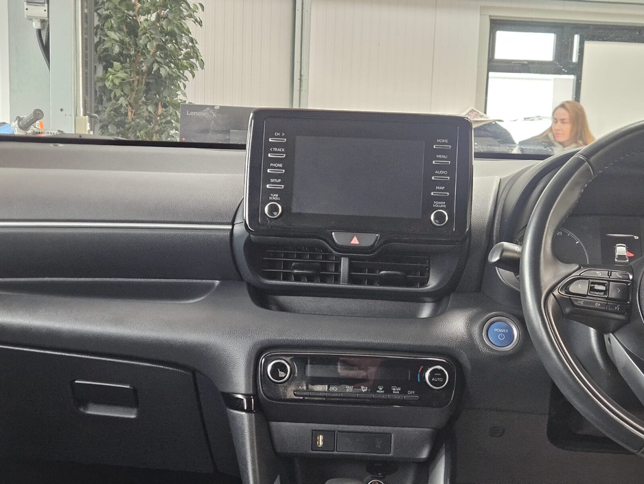 2021 Toyota Yaris - image 11