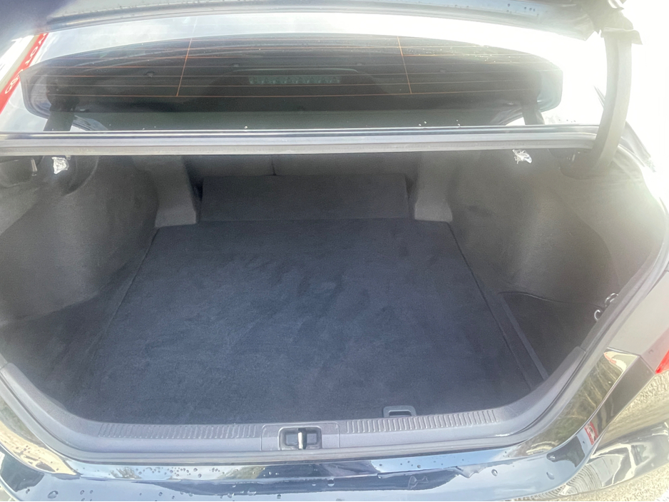 2018 Toyota Camry - image 9