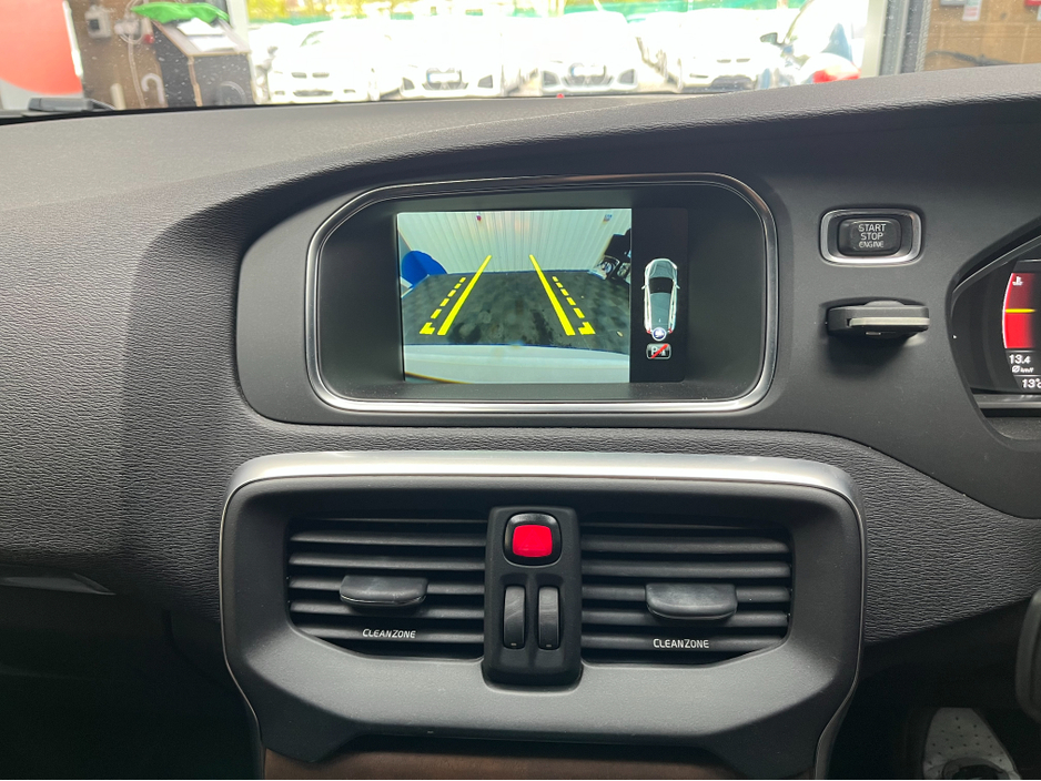 2017 Volvo V40 - image 19