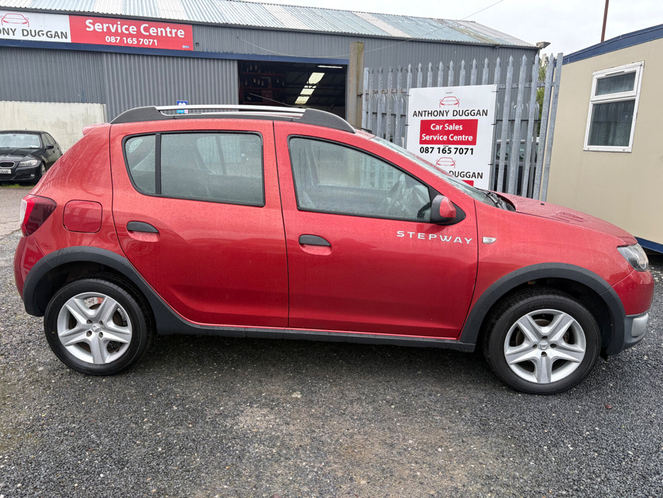 2016 Dacia Sandero Stepway - image 2